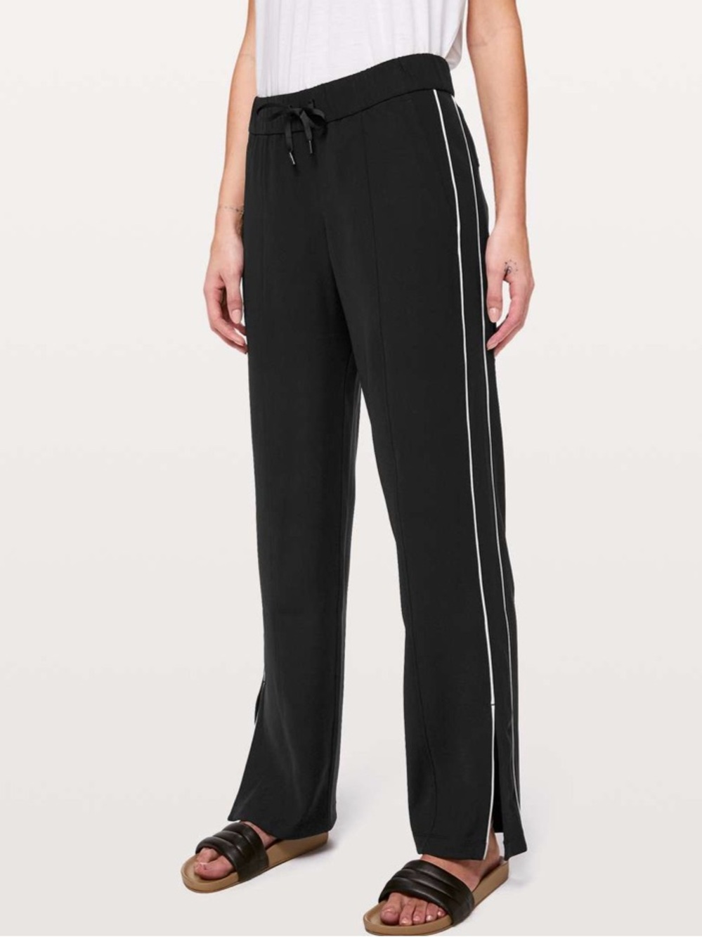 Lululemon On the Right Track Pant
Black / Light Ivory size 6